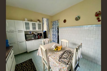 Casa à venda com 214m², 2 quartos e 2 vagas