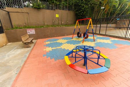 Apartamento à venda com 65m², 2 quartos e 1 vaga Apartamento à venda com 65m², 2 quartos e 1 vagaÁrea comum - Playground