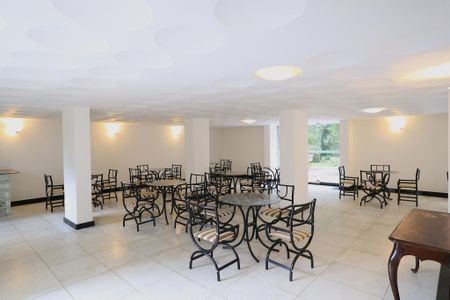 Apartamento à venda com 163m², 4 quartos e 1 vaga Apartamento à venda com 163m², 4 quartos e 1 vagaÁrea comum - Salão de festas