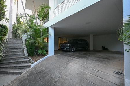 Garagem de casa à venda com 3 quartos, 450m² em Jardim Morumbi, São Paulo