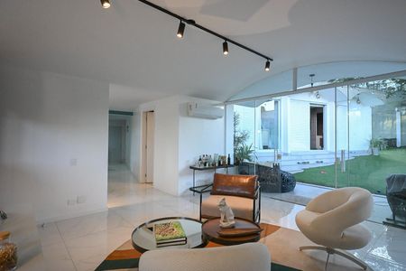 Sala de casa à venda com 3 quartos, 450m² em Jardim Morumbi, São Paulo