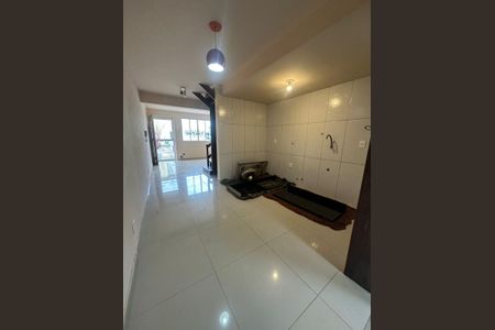 Casa de condomínio para alugar com 68m², 2 quartos e 2 vagas