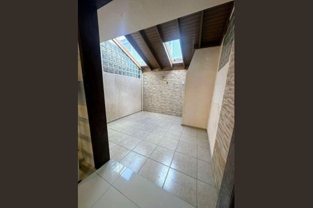Casa de condomínio para alugar com 68m², 2 quartos e 2 vagas