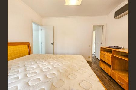 Apartamento à venda com 132m², 3 quartos e 2 vagas Apartamento à venda com 132m², 3 quartos e 2 vagasSuite