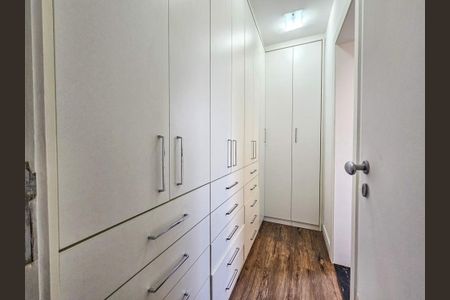 Apartamento à venda com 132m², 3 quartos e 2 vagas Apartamento à venda com 132m², 3 quartos e 2 vagasCloset da suíte