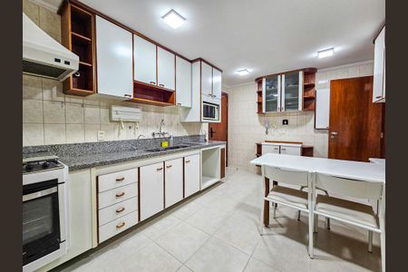 Apartamento à venda com 132m², 3 quartos e 2 vagas Apartamento à venda com 132m², 3 quartos e 2 vagasCozinha