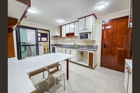 Apartamento à venda com 132m², 3 quartos e 2 vagas Apartamento à venda com 132m², 3 quartos e 2 vagasCozinha