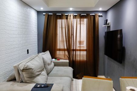 sala de apartamento para alugar com 2 quartos, 50m² em Quitaúna, Osasco
