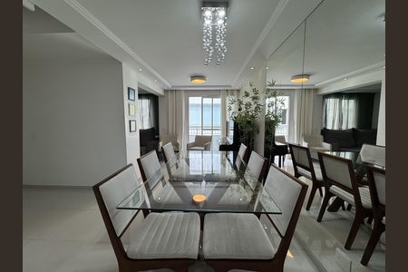 Apartamento à venda com 115m², 3 quartos e 2 vagas Apartamento à venda com 115m², 3 quartos e 2 vagasSala de Jantar