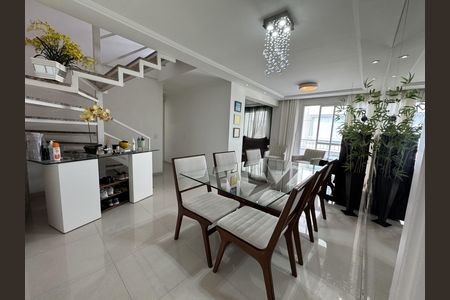 Apartamento à venda com 115m², 3 quartos e 2 vagas Apartamento à venda com 115m², 3 quartos e 2 vagasSala de Jantar