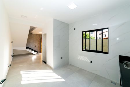 Sala de casa para alugar com 1 quarto, 40m² em Sagrada Família, Belo Horizonte