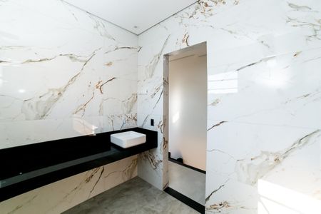 Banheiro da Suíte de casa para alugar com 1 quarto, 40m² em Sagrada Família, Belo Horizonte