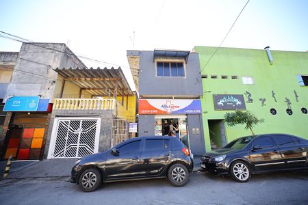 Fachada de casa para alugar com 2 quartos, 132m² em Parque Boturussu, São Paulo