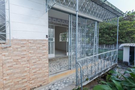 Casa à venda com 85m², 2 quartos e 4 vagas Casa à venda com 85m², 2 quartos e 4 vagasEntrada