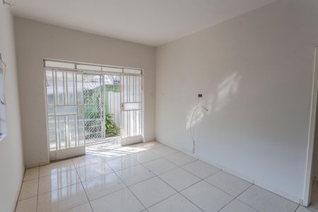 Casa à venda com 85m², 2 quartos e 4 vagas Casa à venda com 85m², 2 quartos e 4 vagasSala