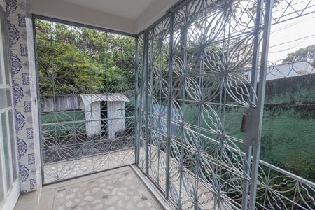 Casa à venda com 85m², 2 quartos e 4 vagas Casa à venda com 85m², 2 quartos e 4 vagasEntrada