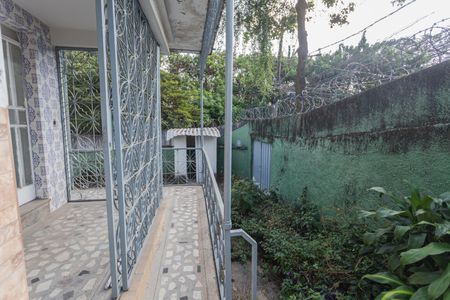 Casa à venda com 85m², 2 quartos e 4 vagas Casa à venda com 85m², 2 quartos e 4 vagasEntrada