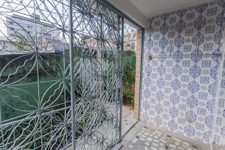 Casa à venda com 85m², 2 quartos e 4 vagas Casa à venda com 85m², 2 quartos e 4 vagasEntrada