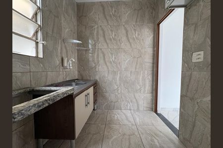 Cozinha de apartamento à venda com 2 quartos, 50m² em Planalto, Belo Horizonte