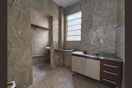 Cozinha de apartamento à venda com 2 quartos, 50m² em Planalto, Belo Horizonte