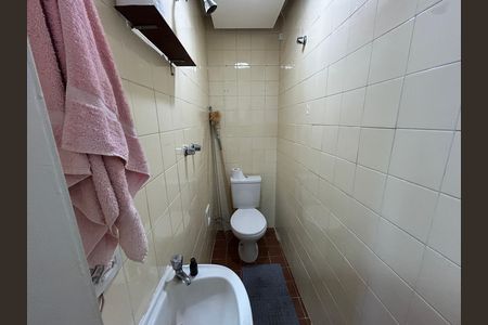 Apartamento à venda com 67m², 2 quartos e 2 vagasBanheiro de serviço