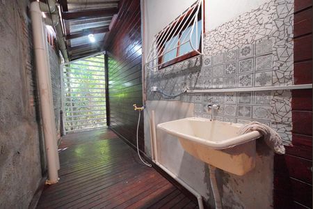 Casa para alugar com 65m², 2 quartos e 1 vagaÁrea de Serviço