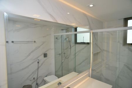Apartamento à venda com 170m², 3 quartos e 2 vagasBanheiro Social