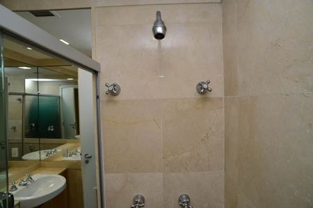 Apartamento à venda com 170m², 3 quartos e 2 vagasBanheiro Social