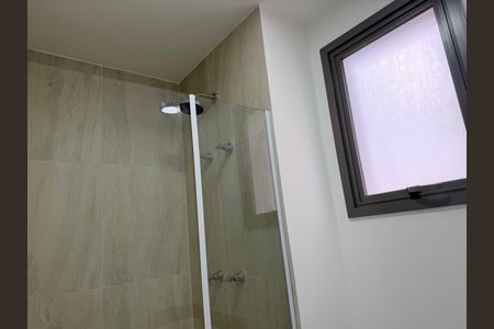 Banheiro de kitnet/studio para alugar com 1 quarto, 33m² em Campo Belo, São Paulo