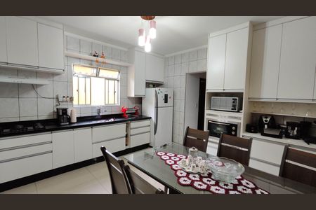 Casa para alugar com 200m², 3 quartos e 4 vagas Casa para alugar com 200m², 3 quartos e 4 vagasCozinha