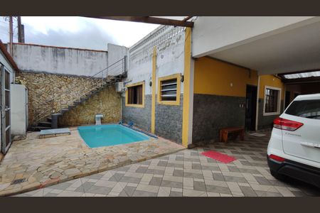 Casa para alugar com 200m², 3 quartos e 4 vagas Casa para alugar com 200m², 3 quartos e 4 vagasPiscina