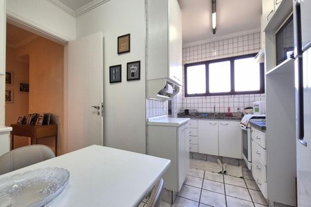Apartamento à venda com 97m², 3 quartos e 2 vagas Apartamento à venda com 97m², 3 quartos e 2 vagasCozinha