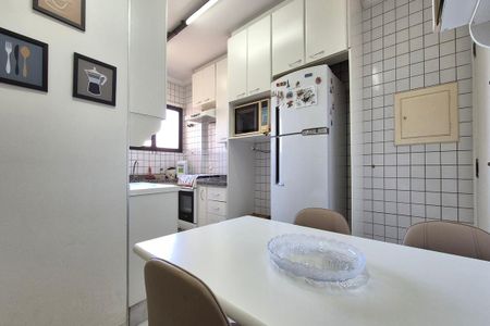 Apartamento à venda com 97m², 3 quartos e 2 vagas Apartamento à venda com 97m², 3 quartos e 2 vagasCozinha