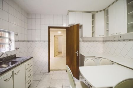 Casa para alugar com 200m², 4 quartos e 2 vagas Casa para alugar com 200m², 4 quartos e 2 vagasCozinha