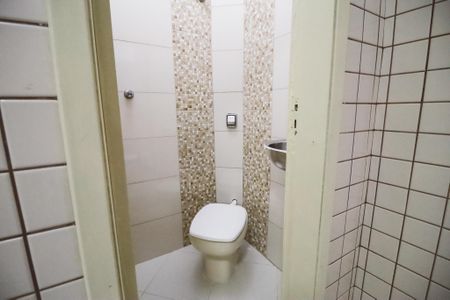 Casa para alugar com 200m², 4 quartos e 2 vagas Casa para alugar com 200m², 4 quartos e 2 vagasBanheiro de serviço