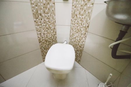 Casa para alugar com 200m², 4 quartos e 2 vagas Casa para alugar com 200m², 4 quartos e 2 vagasBanheiro de serviço