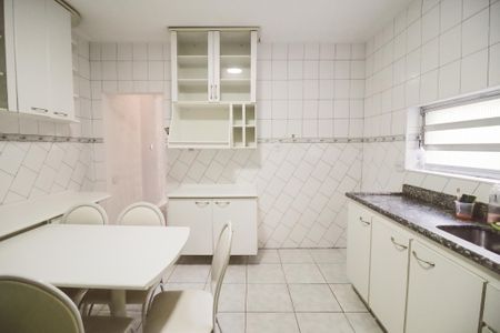 Casa para alugar com 200m², 4 quartos e 2 vagas Casa para alugar com 200m², 4 quartos e 2 vagasCozinha
