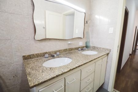 Casa para alugar com 200m², 4 quartos e 2 vagas Casa para alugar com 200m², 4 quartos e 2 vagasBanheiro