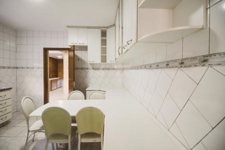 Casa para alugar com 200m², 4 quartos e 2 vagas Casa para alugar com 200m², 4 quartos e 2 vagasCozinha