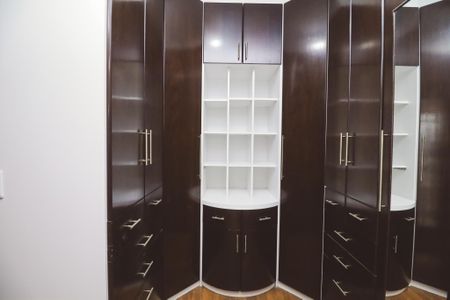Casa para alugar com 200m², 4 quartos e 2 vagas Casa para alugar com 200m², 4 quartos e 2 vagasCloset da suíte