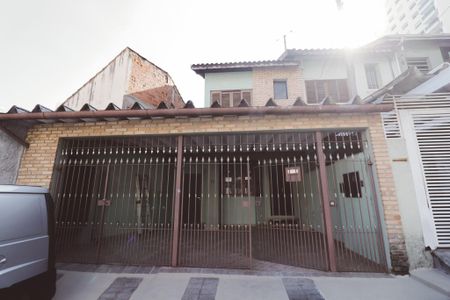 Casa para alugar com 200m², 4 quartos e 2 vagas Casa para alugar com 200m², 4 quartos e 2 vagasFachada