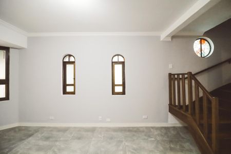 Casa para alugar com 200m², 4 quartos e 2 vagas Casa para alugar com 200m², 4 quartos e 2 vagasSala