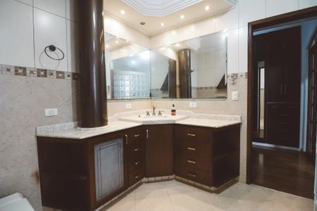 Casa para alugar com 200m², 4 quartos e 2 vagas Casa para alugar com 200m², 4 quartos e 2 vagasBanheiro da Suíte
