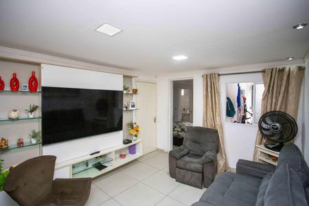 Sala de casa à venda com 2 quartos, 90m² em Piraporinha, Diadema