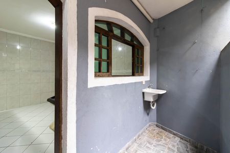 Casa para alugar com 2147483650m², 1 quarto e sem vagaArea de Serviço 
