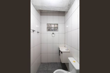 Banheiro de casa para alugar com 1 quarto, 2147483647m² em Jardim Rosana, Guarulhos