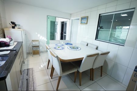 Casa de condomínio à venda com 120m², 3 quartos e 2 vagas