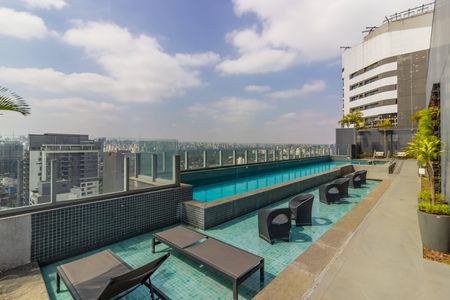 Studio para alugar com 36m², 1 quarto e sem vaga Studio para alugar com 36m², 1 quarto e sem vagaÁrea comum - Piscina