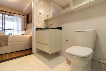 Banheiro de kitnet/studio à venda com 1 quarto, 36m² em Pinheiros, São Paulo