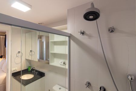 Banheiro de kitnet/studio à venda com 1 quarto, 36m² em Pinheiros, São Paulo